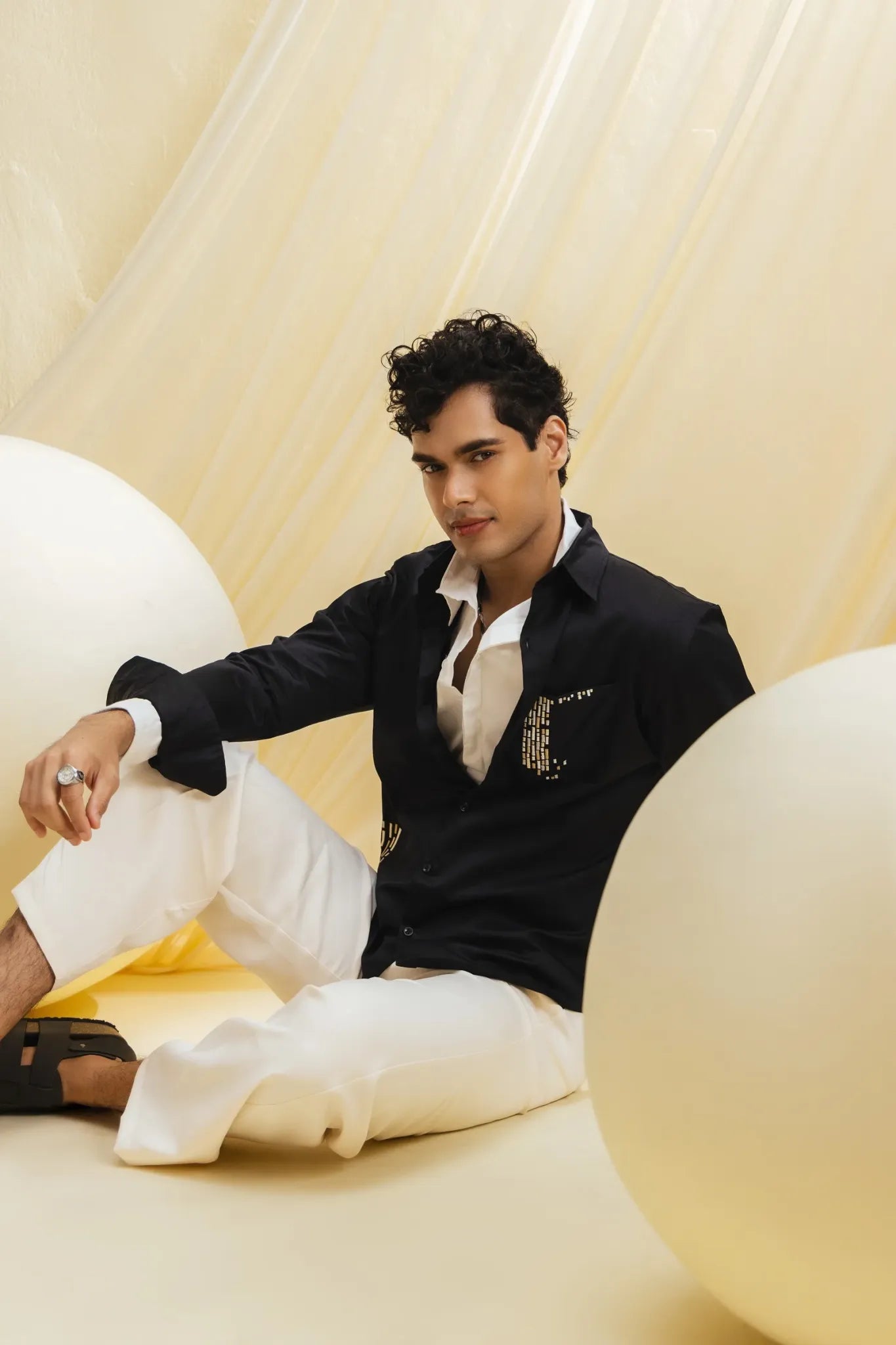 The Modern Outlook Shirt (Black)