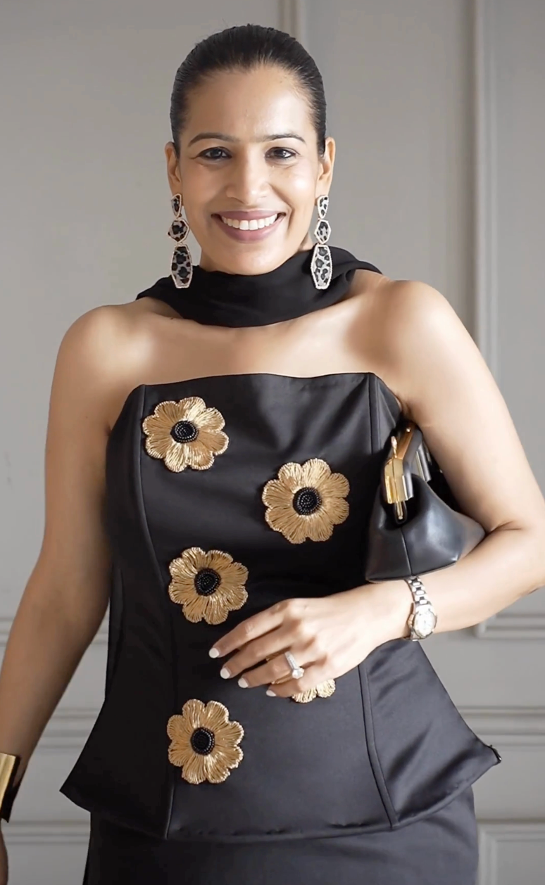 Nisha Goenka In Our Midnight Flora Set - vanshika&sakshi